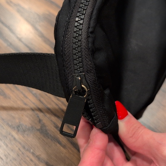 Lululemon original belt bag - Picture 3 of 5